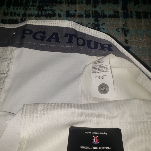 PGA Tour Shorts Motionflux 360 Active Stretch Waistband~White and light gray - Picture 6 of 8